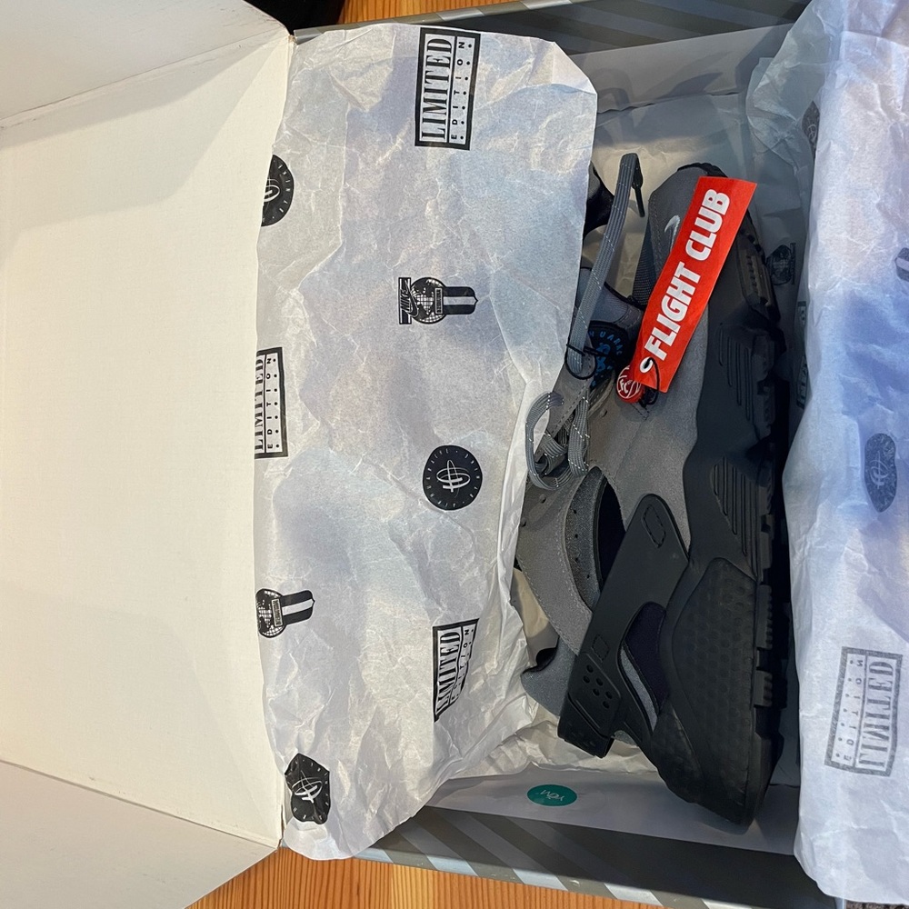 Never worn Nike huarache!